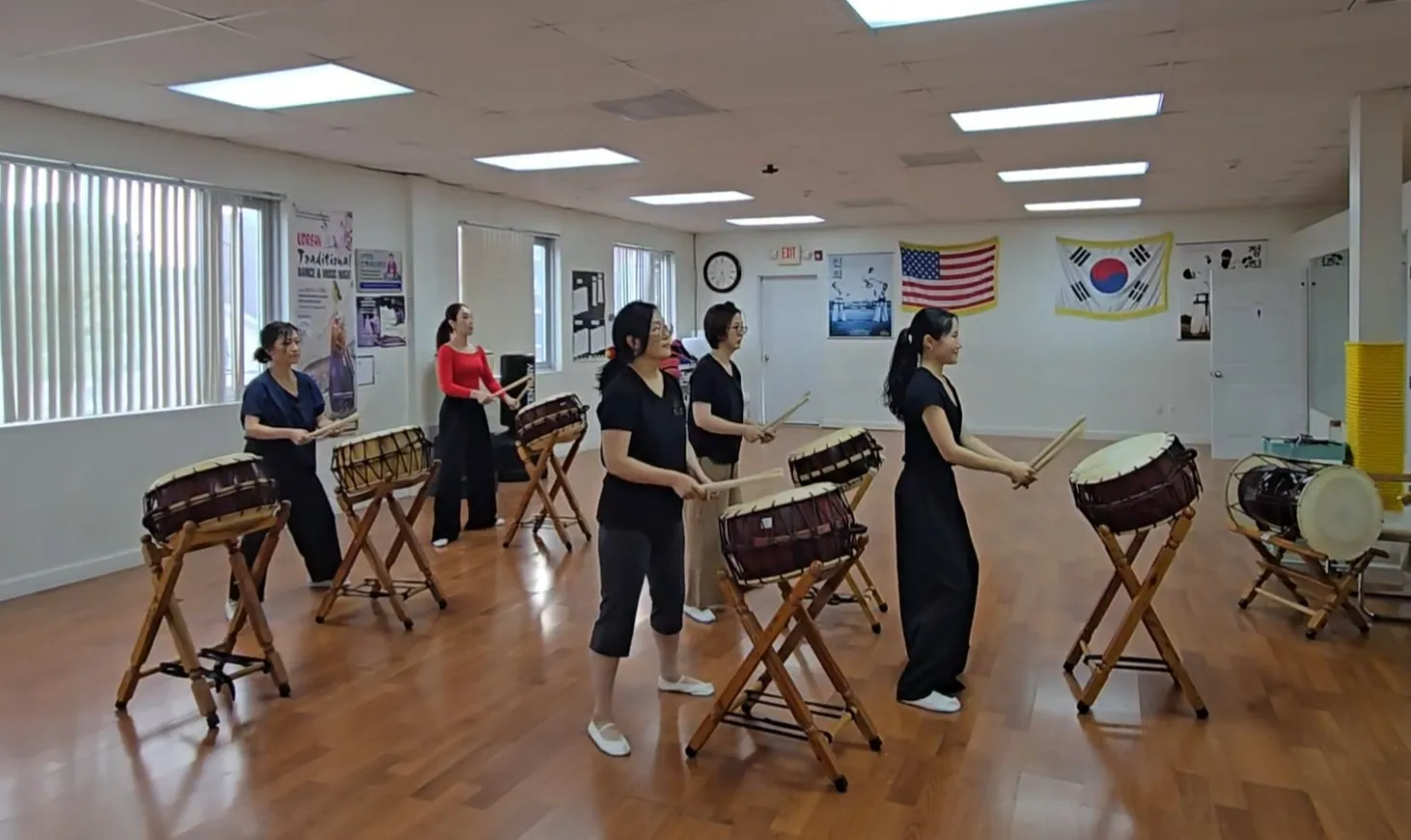 성인 북의 합주(K -Drum Ensemble)